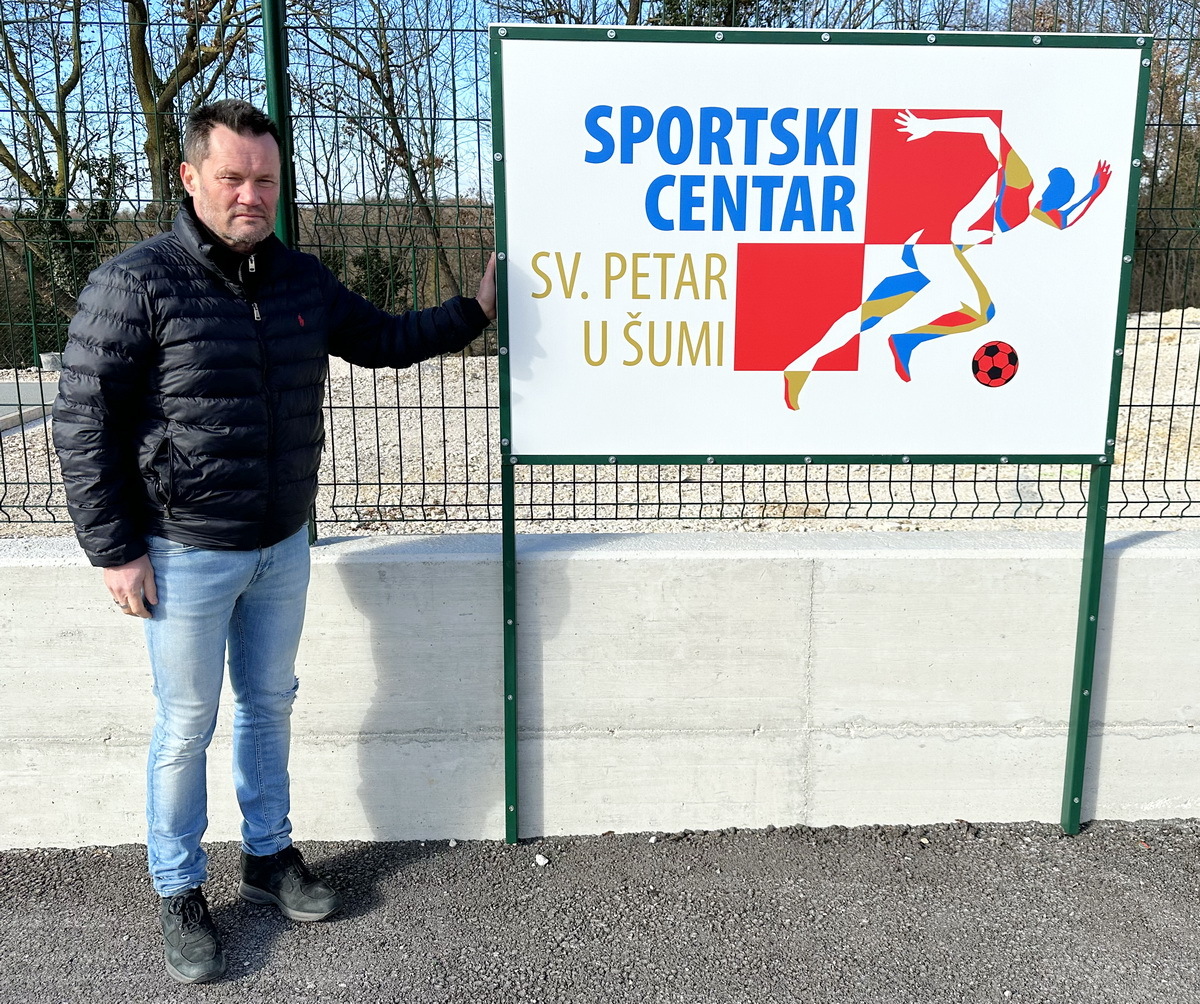 Mario Bratulić na ulazu u Sportski centar Sv. Petar u Šumi