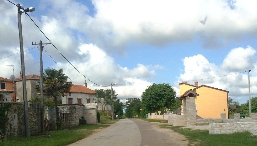 Sva ugrađena oprema usklađena je sa Zakonom o zaštiti od svjetlosnog onečišćenja kao i Evropskim normama