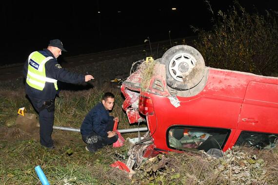 Pijani vozač sletio s ceste kod Buja i prevrnuo se na krov