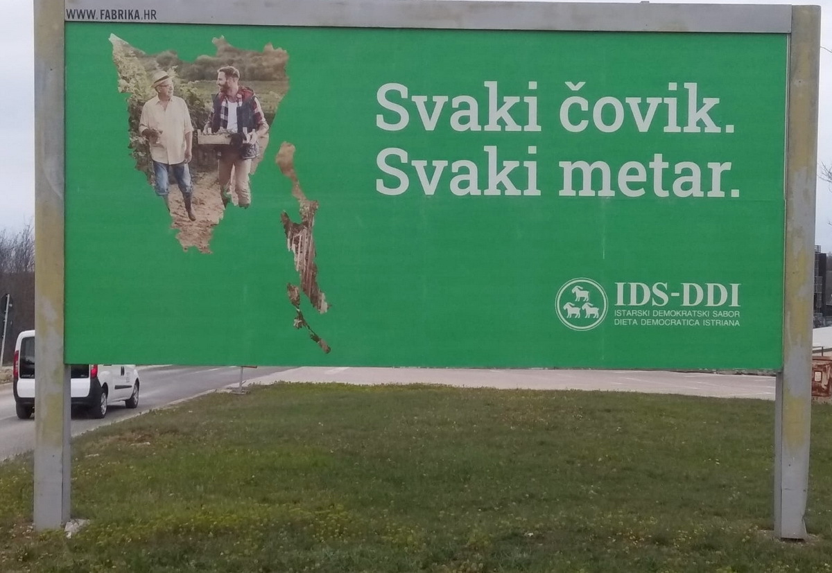 Jednojezični plakat u dvojezičnim Bujama (foto: čitatelj)