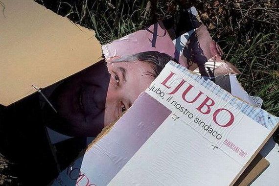 Kosić letke bacao avionom, IDS ga optužio da smećem zatrpava Poreč