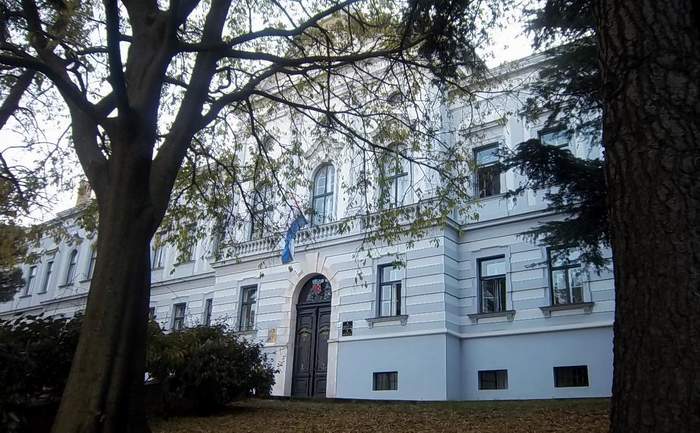 Na pulskom sudu iznenada umro stariji muškarac