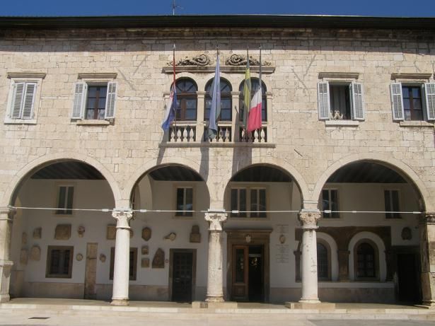 Komunalna palača