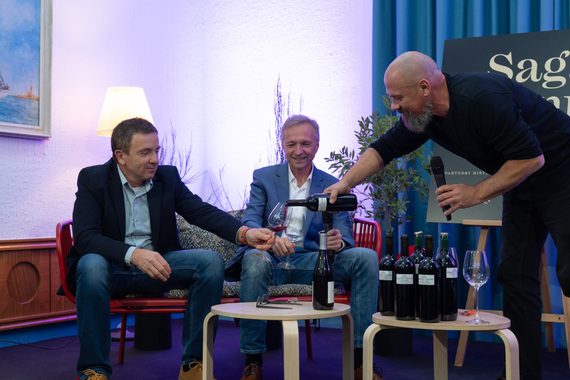 Utakmica na Sajmu knjiga, a Dežulović vinarima otkrio svoje vino