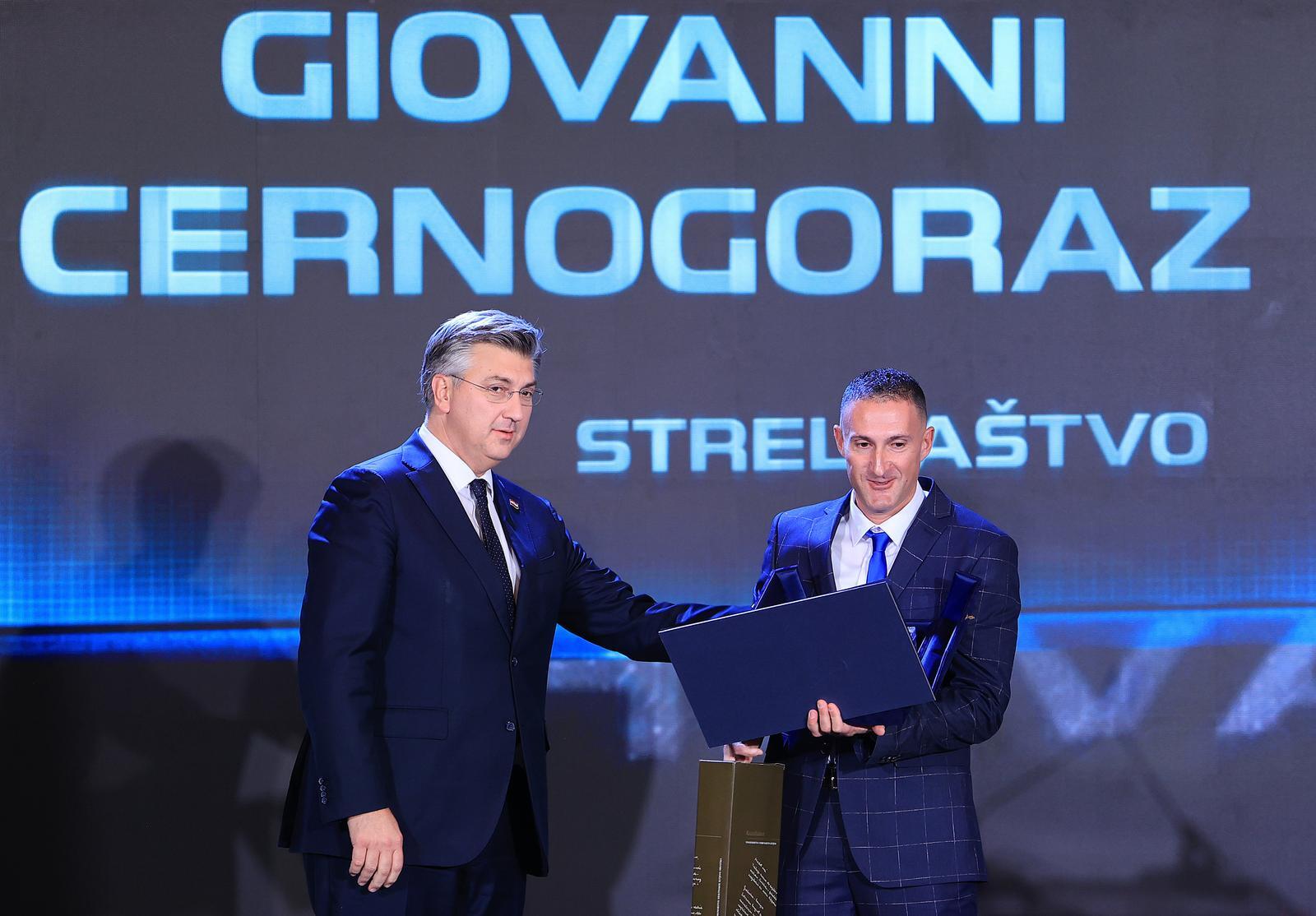 Premijer Andrej Plenković i Giovanni Cernogoraz (FOTO: Marko Prpić / PIXSELL)