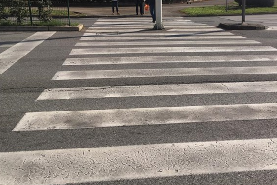 Cijelu obitelj pokupio na pješačkom prijelazu!