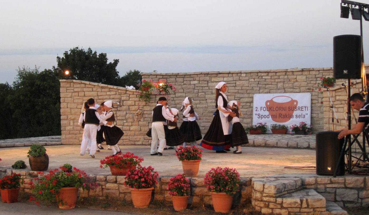 2. Folklorni susreti Spod mi sela Raklja