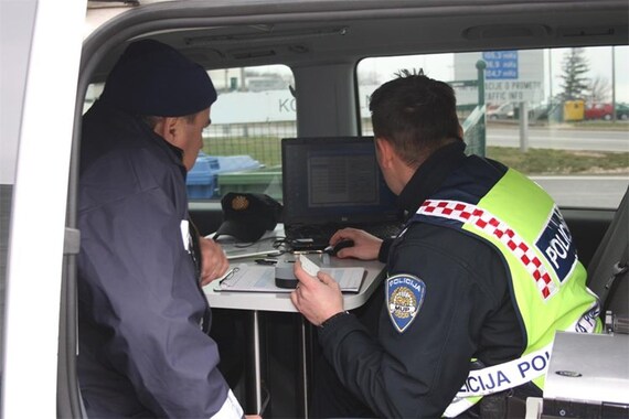 Vozila automobil s tuđim registracijama