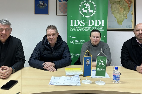 'Grad Umag je kriv za bespravnu gradnju, a video rade samo za reklamu'