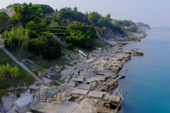 Tko stavi ručnik na betoniranu plažu, može očekivati fizički obračun s domaćinima!