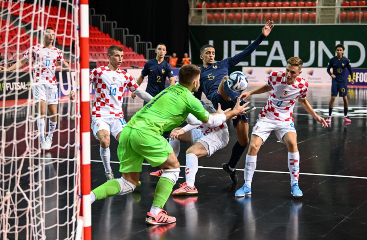 Reprezentacije Hrvatske i Francuske na EURO U-19 u Poreču (FOTO: uefa.com)