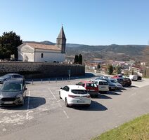 Parkiralište kod groblja treba proširiti