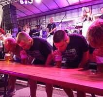 Ispijanje bire na slamku