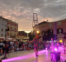 Popiño circus show