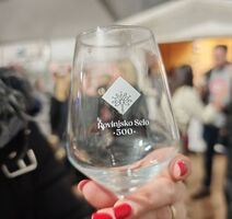 Vino posluživano u čašama s amblemom 500 godina Rovinjskog Sela