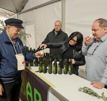 Na Oil baru mogla su se kušati ovogodišnja maslinova ulja