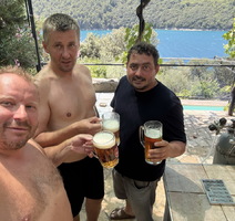 U 'češkoj' kući u Prtlogu imaju svoju 'špinu' iz koje toče češko pivo za susjede i goste iz Labina