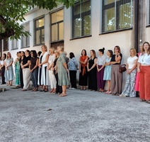 Učiteljice na dočeku školaraca