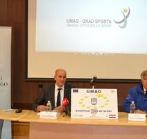 Konferencija za medije: gradonacelnik Vili Bassanese i predsjednik Komisije Gian Francesco Lupatelli