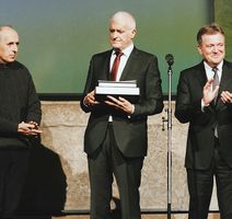 Korado Korlević, akademik Zvonko Kusić i Ante Vlahović