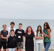 Učenici s Martinom Baljak i Majom Lalić na plaži Iraklitsa