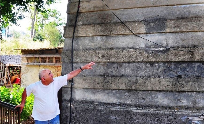 Na unutarnjim zidovima još su vidljivi tragovi otvora koji su služili kao puškarnice za obranu grada