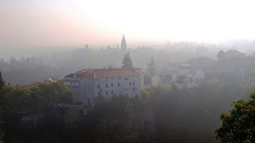 Pazin je jutro dočekao u smrdljivom dimu - fotografija snimljena oko 8 sati