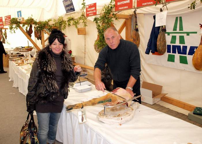 Eleonora Vlačić i Drago Zandel s najskupljim pršutom - Jamon Iberico za 1.000 kn/kg