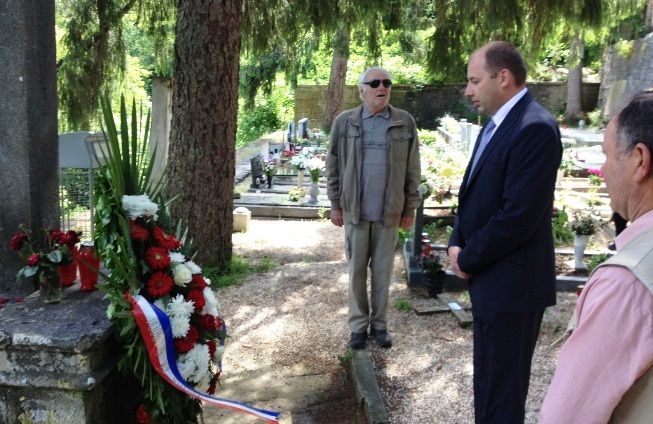 Polaganje vijenca na središnji križ na Gradskom groblju