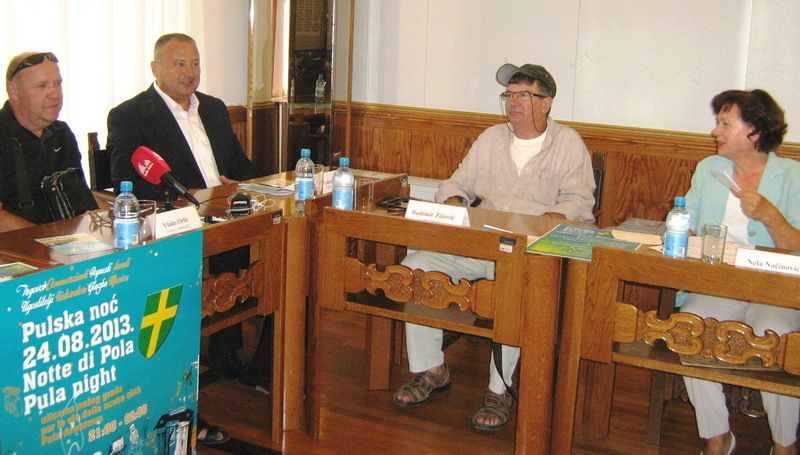 Vlado Orlić (agencija Avenue), Valter Šarić (Zagrebačka banka), Budimir Žižović (suorganizator) i Nela Načinović (Gradska knjižn