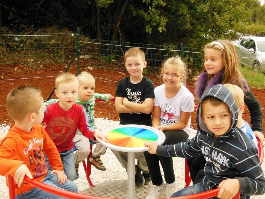 Djeca su dobila novo igralište