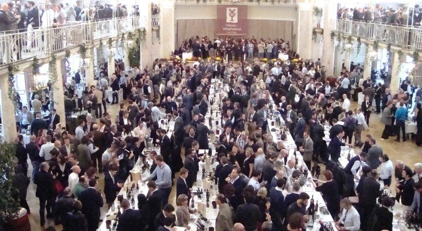  iz sigurnosnih razloga maksimalan broj dozvoljenih mjesta u dvorani limitiran je na 2500 posjetitelj