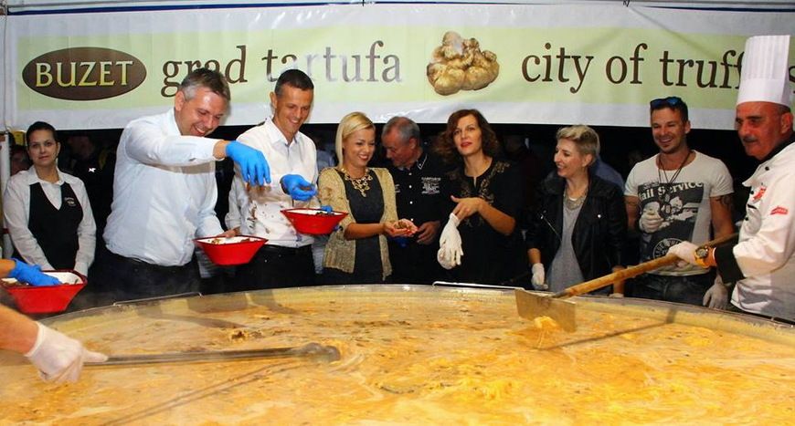 Priprema fritode od 2014 jaja i 10 kg tartufa
