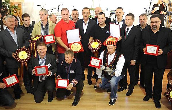 Prošlogodišnji nagrađeni pršutari