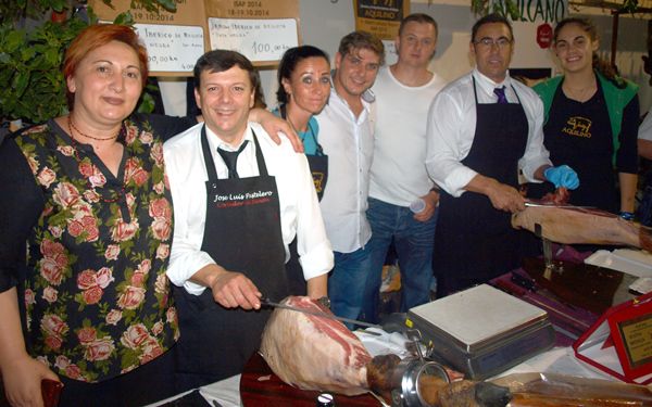 Veseli Španjolci iz Jeres de los Caballeros, pršutana Aquilino