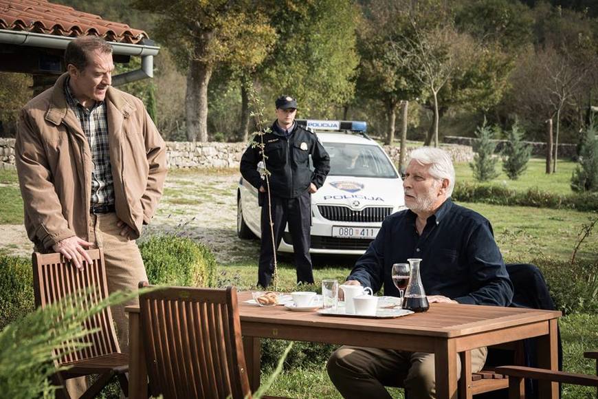 Glavno mjesto radnje je izmišljena stancija Križman