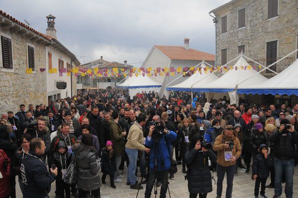 Posjetitelji u iščekivanju proglašenja pobjednika