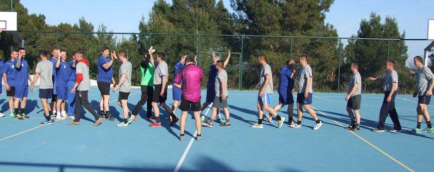 Pozdrav prije početka nogometne utakmice