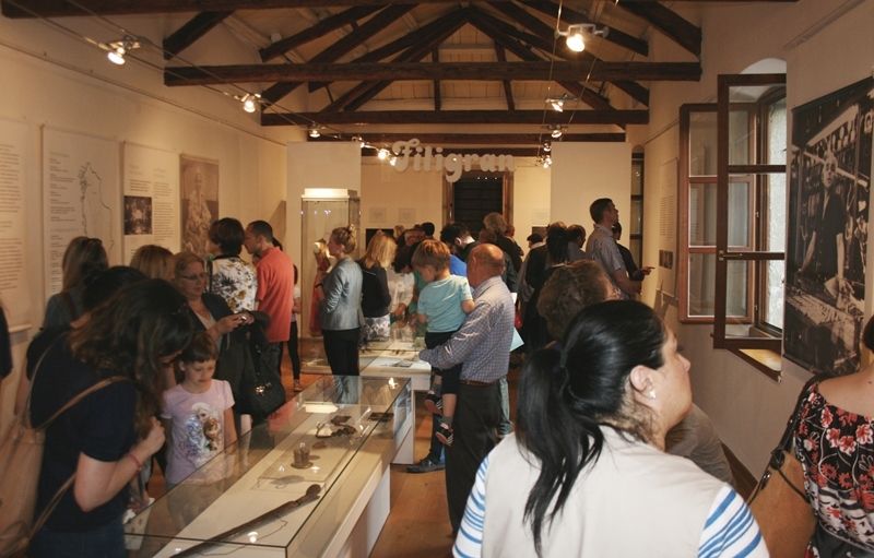 U Galeriji Sinčić izlažu Ivona Orlić, Tamara Nikolić Đerić i Agron Lešdedaj