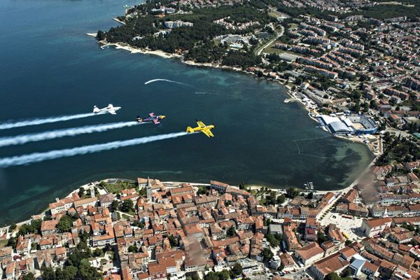 Avioni Red Bull Air Racea nad porečom