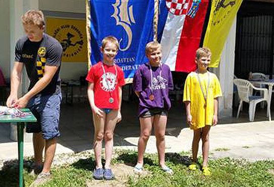 Mlađi kadet Teo Dobran (drugi s lijeva)
