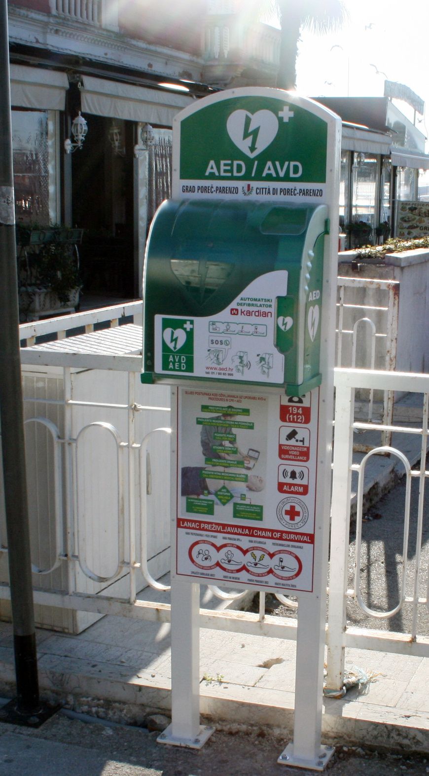 Jedan od automatskih vanjskih defibrilatora u Poreču