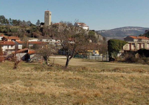 Kubed se nalazi nedaleko prijelaza Požane - Sočerga