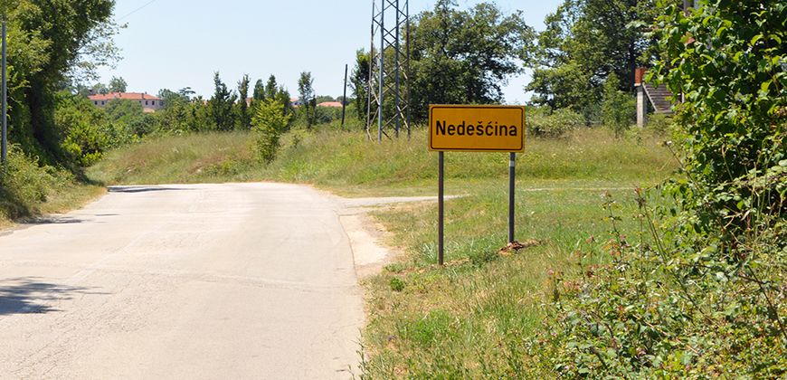 Ploča koja je ogorčila žitelje Eržišća